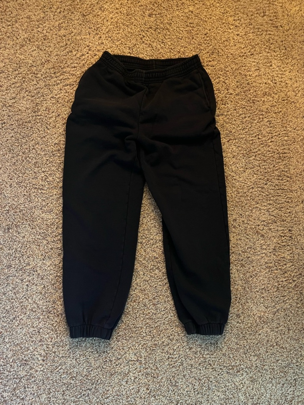 Uniqlo women’s Black Jogger Sweatpants with Elastic Cuffs